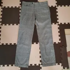 グレー チノパン