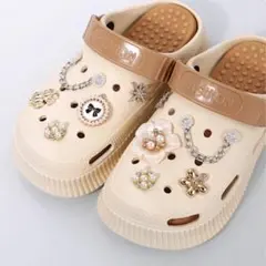 美品１０個セット　チェーン付きパール花ジビッツ クロックスシューズアクセサリー