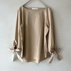 エムプルミエ 25SS プリーツ切替ブラウス ベージュ 36 エムプルミエ 25SS プリーツ切替ブラウス ベージュ 36 - メルカリ