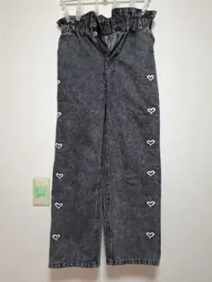 ハート刺繍入り ケミカルウォッシュ デニムパンツのサムネイル