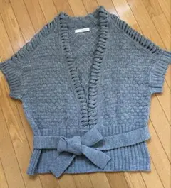 グレー ニットベスト Vネック 共布ベルト付き