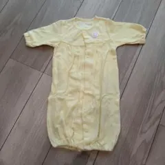 黄色のロンパース Happy New Born