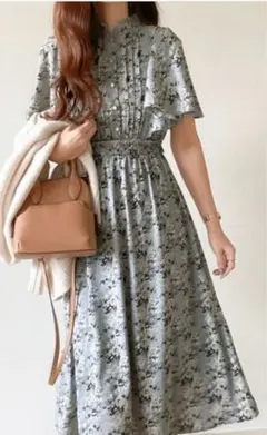 美品 【mily bilet】大人ガーリー。花柄フレア袖ワンピース