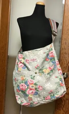 キャスキッドソン　花柄キャンバス　メッセンジャーバッグ