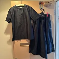 adidas ブラック セットアップ トップスとワイドパンツ