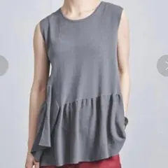 UNITED ARROWS ノースリーブ イレギュラー ペプラム ニットのサムネイル