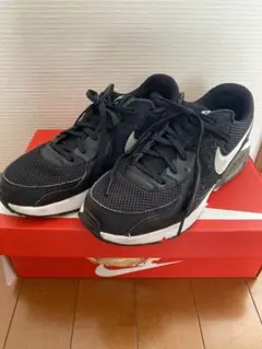NIKE エアマックス エクシー ブラック/ホワイト 24.5