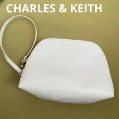 CHARLES & KEITH ホワイト ポーチ ストラップ付きのサムネイル
