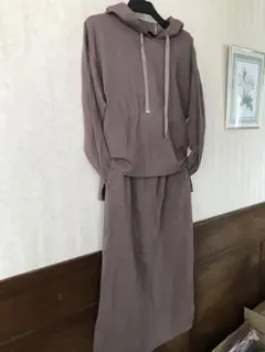 タグ付き上下　パーカー　スカート　スエットセットアップ