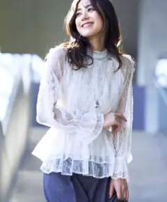 ★【タグ付き】◆最終値下げ◆ルイルエブティック シャーリングネックレースブラウス