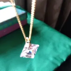 ゴールドチェーン クリスタル風ネックレス