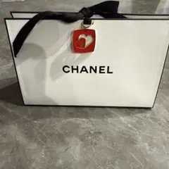 CHANEL ギフトボックス　ハート型チャーム付き　2026年　バレンタイン限定