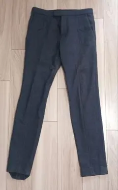 ダークグレー スラックス ストレート裾