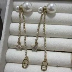 い*ご様 パールと星型チャームのロングチェーンピアス