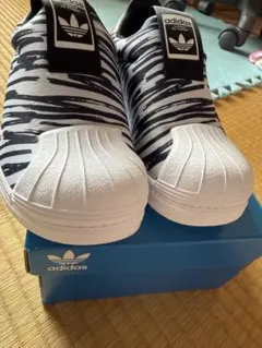 adidas ゼブラ柄 スリッポン スニーカー