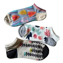 【３足セット】新品　レディースソックス　靴下　北欧　カラフル　可愛い　個性的