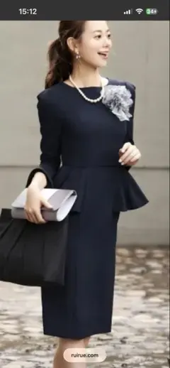 ブラックペプラムワンピーススーツ