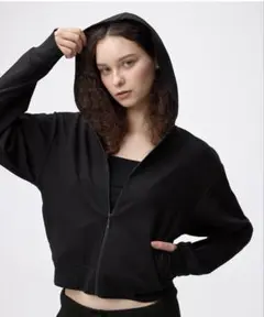 ALOYogaフーディ⭐︎クロップド丈パーカー　ブラック　サイドスリット【美品】S ALOYogaフーディ⭐︎クロップド丈パーカー ブラック サイドスリット