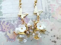 お花と蝶のガラスドーム ピアス / イヤリング