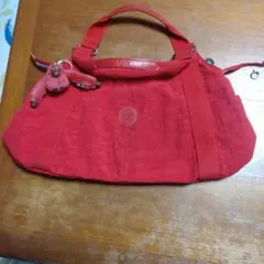 赤のハンドバッグ ショルダーストラップ付きのサムネイル