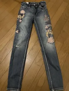 新品AMERICAN EAGLE 花柄刺繍スキニージーンズ