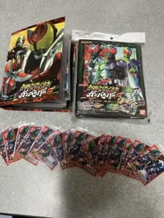 仮面ライダーガンバレジェズ バインダー、仮面ライダー歴代カードカタログ 仮面ライダーガンバレジェズ バインダー、仮面ライダー歴代カード