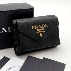とーもー様専用✨PRADA 三つ折り財布 黒 サフィアーノレザー メタルロゴ