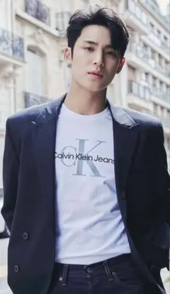 Calvin Klein ロゴ Tシャツ　キム　ミンギュ　seventeenのサムネイル