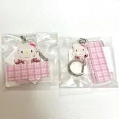 ピューロランド　アクリルキーホルダー　ネーム　キーホルダー　キティ　シール