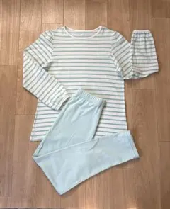 ユニクロ　ウルトラストレッチセット　パジャマ150