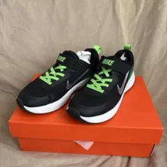 NIKE ブラック グリーン スニーカー