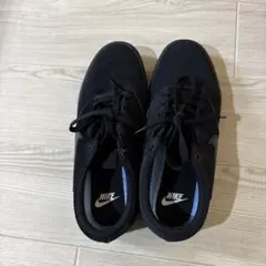 Nike ブラック スエード スニーカー