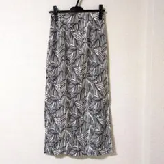 【ナチュラルビューティーベーシック】リーフプリントナロースカート