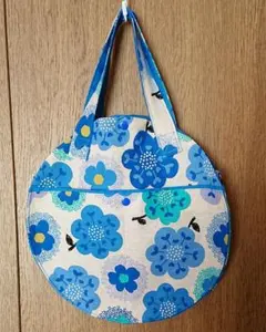 円形・丸型 ハンドメイドバッグ ・青い花 柄・外ポケット 大きめ・布バッグ
