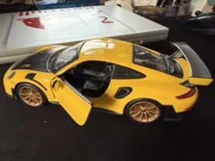 Porsche 911 GT2 RS ミニカー イエロー　　1/24のサムネイル