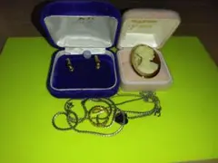 遺品整理。カメオペンダントとイヤリングのセット