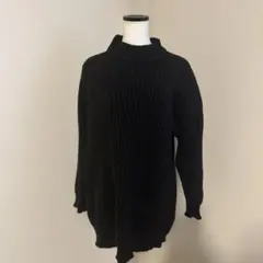 黒いタートルネックニット・長袖・オーバーサイズ