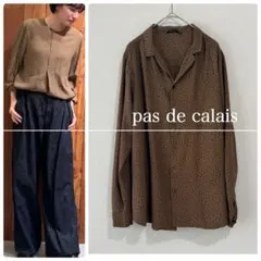 pas de calaisパドカレ　レーヨンデシンプリントブラウス　冷房対策長袖のサムネイル