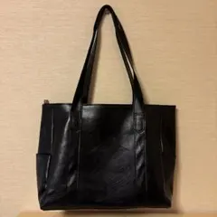 黒のトートバッグ