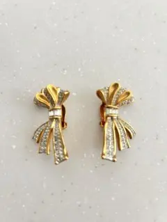 スワロフスキー　リボン　イヤリング