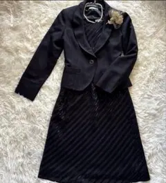 IDEALIZE 黒のジャケットとストライプドレスのセット