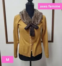 axes femme　サテンリボンファーティペット付きカーディガン