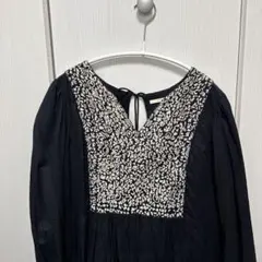 ne Quittez pas 刺繍入り黒シャツのサムネイル