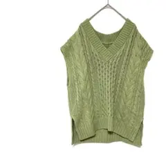 A1431 ケーブル編みニット ベスト サイドスリット 緑 ゆるだぼ 《F》
