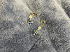 青と白のストライプ クリップ式イヤリング