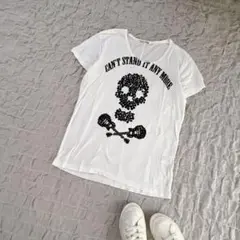 レディース　Tシャツ　UNIQLO ユニクロ　半袖　白　プリント　ドクロ