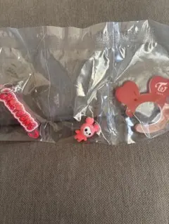 TWICE LOVELYS アクリルカラビナフロッキーマスコット　チェヨン　赤