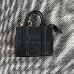 MARC JACOBS ザ レザー ナノ トート チャーム