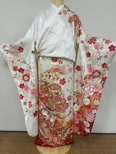 ⭐︎⭐︎【値下げ】⭐︎⭐︎ 振袖・長襦袢・帯　絵羽模様　華やかな御所車と桜柄 【値下げ】 振袖・長襦袢・帯 絵羽模様 華やかな御所車と桜柄 - メルカリ