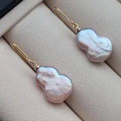 パールピアス　淡水真珠　　バロックパール　冠婚葬祭　デイリー　新品　ひょうたん